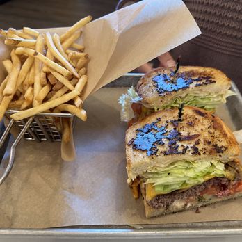 Polly's Pies - Pollyburger - American Near Me - Norco, California