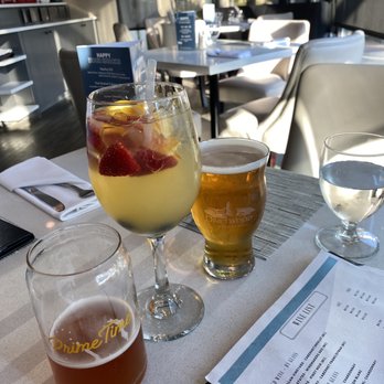 Acqua Restaurant & Bar - Beer, sangria, beer - Canadian (New) Near Me - Burnaby, British Columbia