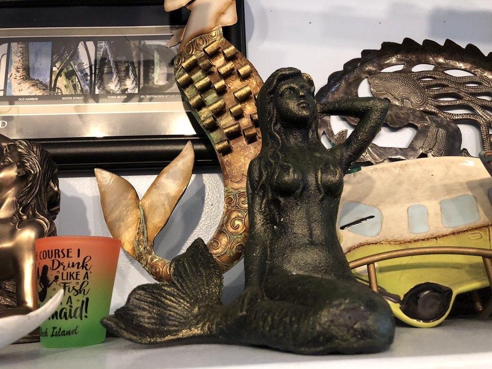 STRINGS & THINGS Updated October 2024 104 Water St, Block Island