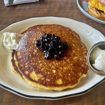 Sunny Side Cafe - Pancakes with blueberries - Breakfast & Brunch Near Me - Seal Beach, California
