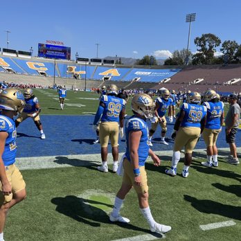 Rose Bowl Stadium - UCLA line - Stadiums & Arenas Near Me - Pasadena, California