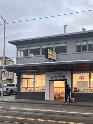 Lion Kitchen by null