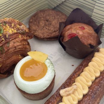 Del Sur Bakery & Cafe - Filipino Near Me - Chicago, Illinois