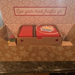Edible Arrangements - Presentation exciting and beautiful