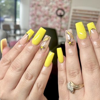 Fleur de Lys Spa de Belleza - Nuevo set con gel color - Nail Salons Near Me - Louisville, Kentucky Fleur de Lys Spa de Belleza - Nuevo set con gel color - Nail Salons Near Me - Louisville, Kentucky