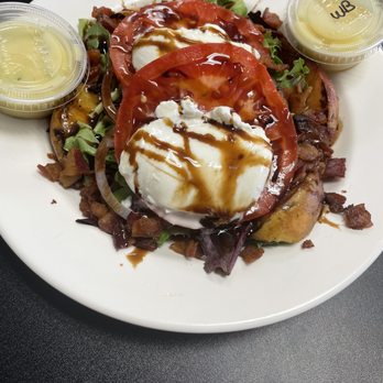 Trios Italian Grille - Peach & Burratta Caprese - Italian Near Me - Mentor, Ohio Trios Italian Grille - Peach & Burratta Caprese - Italian Near Me - Mentor, Ohio