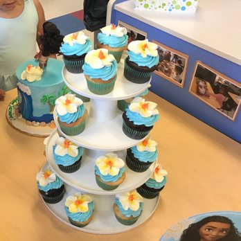 Mamolo's Fine Pastries - The cupcakes were absolutely darling! - Bakeries Near Me - Sherman Oaks, California