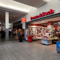 Regensburg Hauptbahnhof - Train station has little stores and restaurants