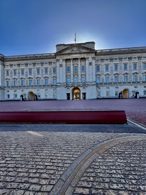 Buckingham Palace by null
