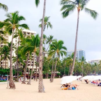 Waikiki Beach - Gloomy day at the beach! - Beaches Near Me Waikiki Beach - Gloomy day at the beach! - Beaches Near Me