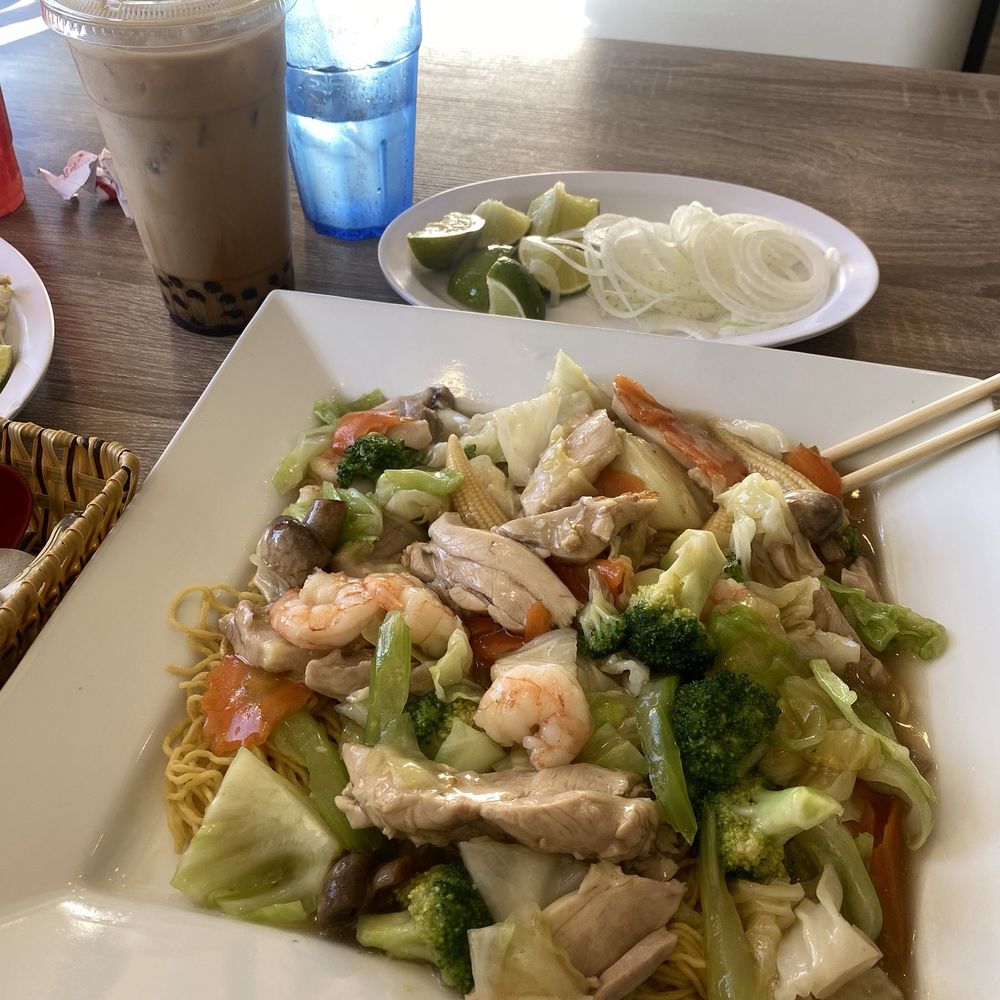 67. Mì Xào mềm Thập Cẩm A side of onions And their new Brown sugar milk tea boba 67. Mì Xào mềm Thập Cẩm A side of onions And their new Brown sugar milk tea boba