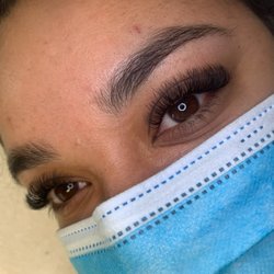 AP Lashes + Brows - Hybrid volume lashes