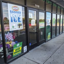 Dollar Tree - Main entrance