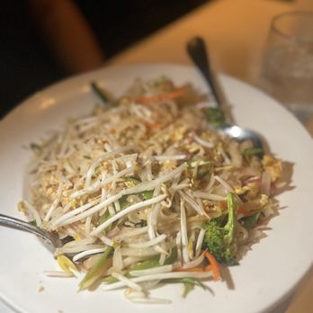 Mon Jin Lau - Vegetable Pad Thai - Asian Fusion Near Me - Troy, Michigan