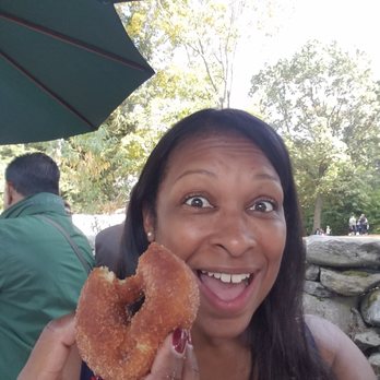 Honey Pot Hill Orchards - Apple cider donuts, please! - Fruits & Veggies Near Me - Stow, Massachusetts Honey Pot Hill Orchards - Apple cider donuts, please! - Fruits & Veggies Near Me - Stow, Massachusetts