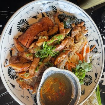 Pho Ngon Dat Viet - Vermicelli with grilled chicken - Vietnamese Near Me - Toronto, Ontario Pho Ngon Dat Viet - Vermicelli with grilled chicken - Vietnamese Near Me - Toronto, Ontario