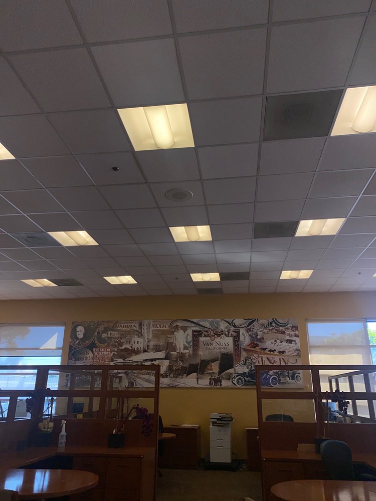 WELLS FARGO BANK Updated July 2024 16 Photos & 70 Reviews 6348 Sepulveda Blvd, Van Nuys