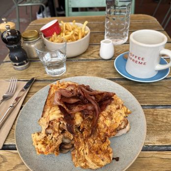 Yonder - Chili eggs toast with bacon, fries and coffee. - Cafes Near Me - Queenstown, OTA