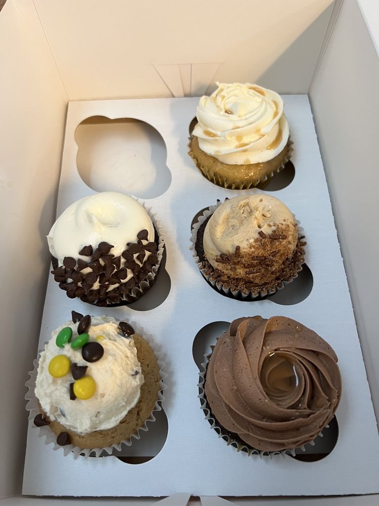 C Cups Cupcakery Logo