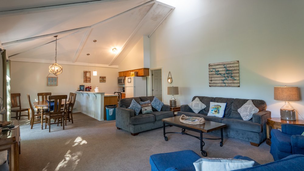 MANAGE ME PROPERTIES Updated September 2024 11 Photos 3535 Osage