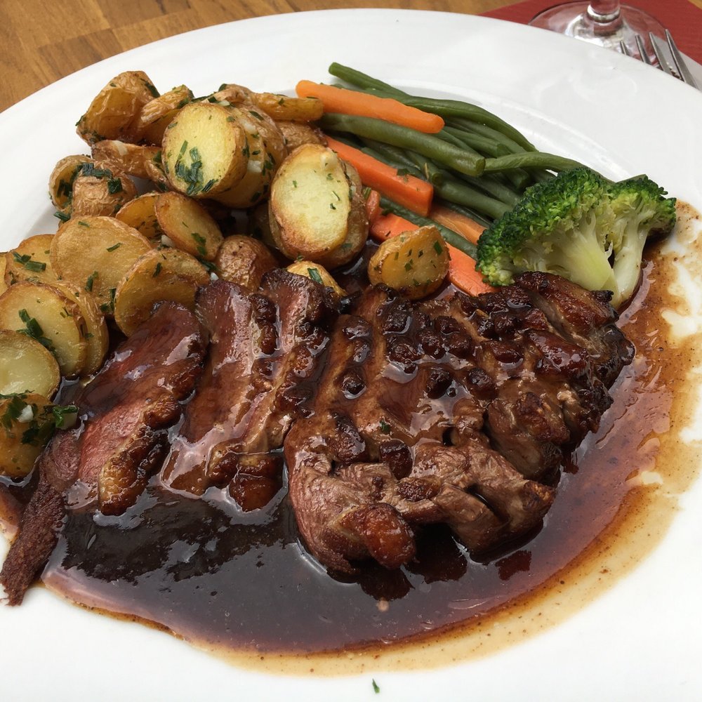 La Cave Gourmande - Duck breast with schezuan pepper and balsamic sauce - Bistros Near Me - Paris, 75