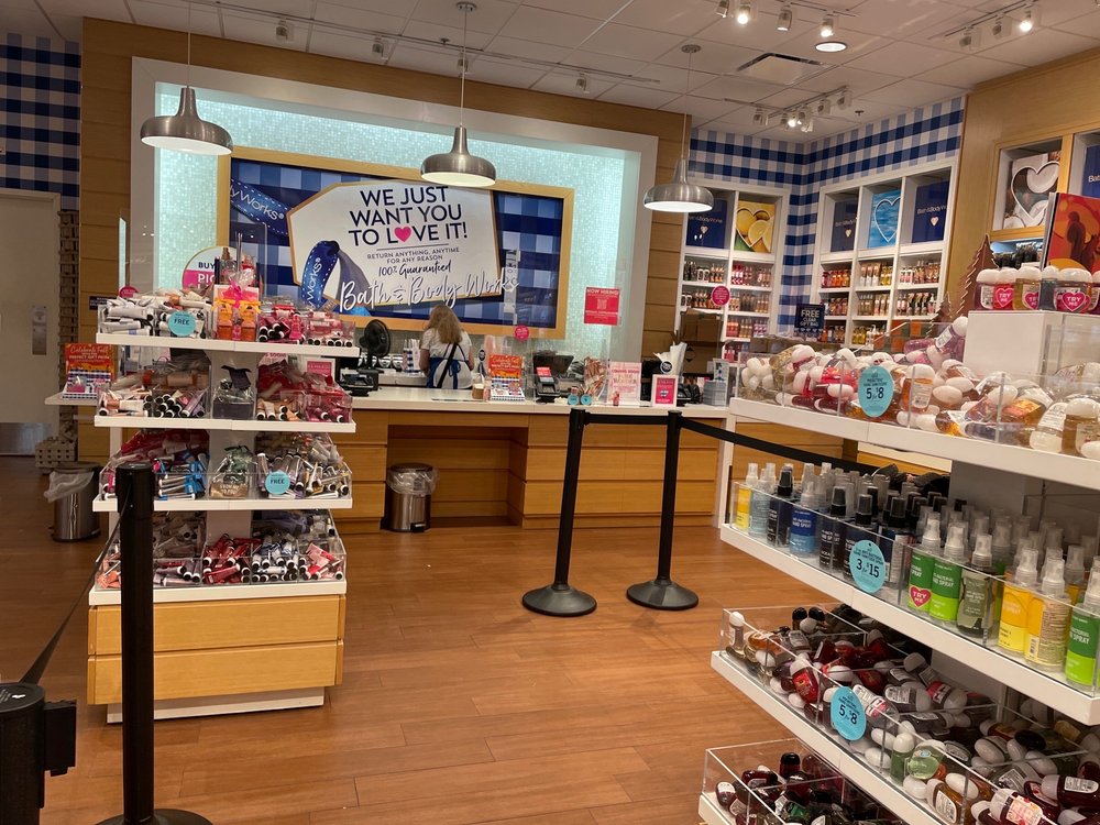 BATH & BODY WORKS Updated July 2024 200 Mall Blvd, Monroeville
