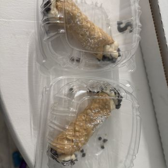 Solorzano’s Pizzeria - Fresh filled cannoli with mini chocolate chips - Pizza Near Me - Daytona Beach, Florida Solorzano’s Pizzeria - Fresh filled cannoli with mini chocolate chips - Pizza Near Me - Daytona Beach, Florida