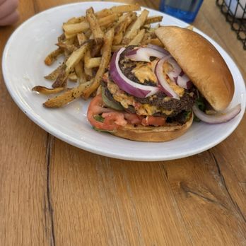 Bonnie Blue - Pimento Cheese Burger with Fries - Bakeries Near Me - Winchester, Virginia