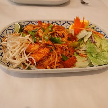 Siamese Kitchen - Pad Thai with Shrimp and Chicken - Thai Near Me - San Carlos, California Siamese Kitchen - Pad Thai with Shrimp and Chicken - Thai Near Me - San Carlos, California