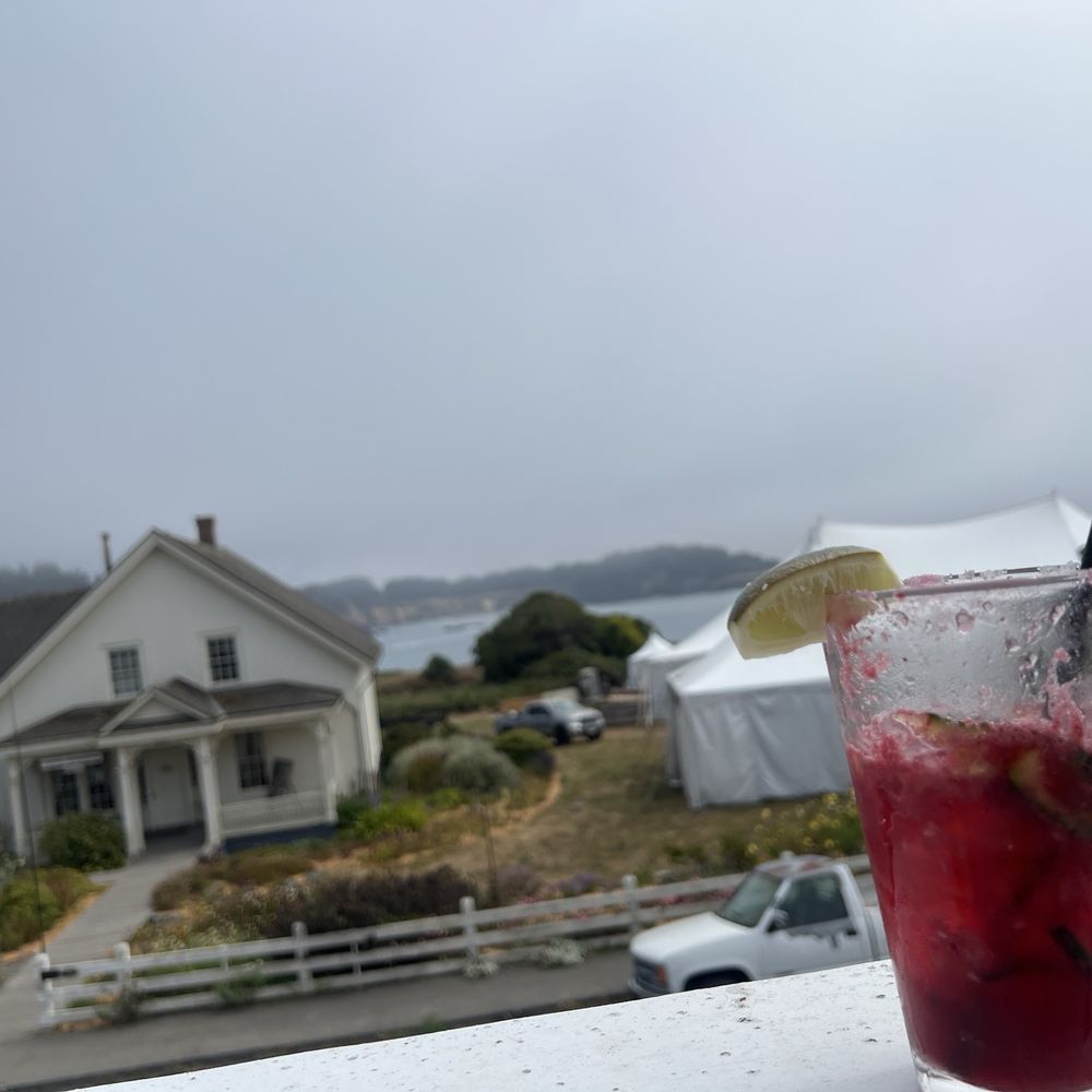 Flow Restaurant and Lounge - Cocktail and view of ocean. - Lounges Near Me - Mendocino, California Flow Restaurant and Lounge - Cocktail and view of ocean. - Lounges Near Me - Mendocino, California