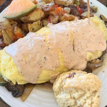 High Hand Cafe - Veggie omelet with added red pepper. Cream salsa didn't add much flavor, but gave a cream texture - New American Near Me - Loomis, California High Hand Cafe - Veggie omelet with added red pepper. Cream salsa didn't add much flavor, but gave a cream texture - New American Near Me - Loomis, California