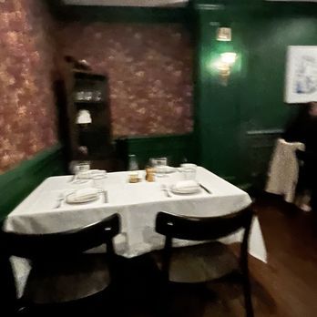 Dingles Public House - Seating - Gastropubs Near Me - San Francisco, California