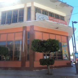 Navarro - Fachada de la panificadora en la colonia volcanes.