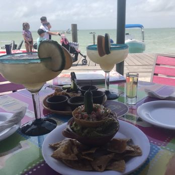 Taco y Tequila - Guacamole, mezcalita and Cadillac Margarita with homemade salsas and fresh tortilla chips made onsite - Tacos Near Me - Cancún, ROO Taco y Tequila - Guacamole, mezcalita and Cadillac Margarita with homemade salsas and fresh tortilla chips made onsite - Tacos Near Me - Cancún, ROO