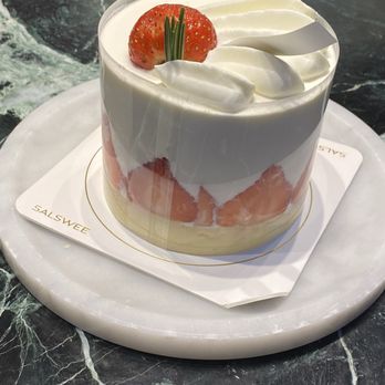 Salswee - Strawberry Cake - Bakeries Near Me - New York, New York