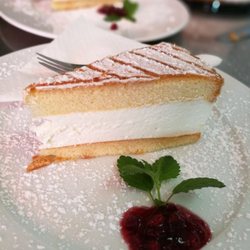 Restaurant Waldwirt - Feine Topfen-Sahne Torte