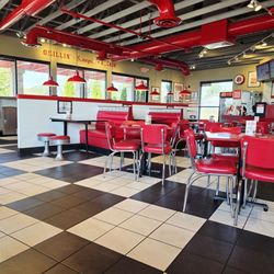 Freddy's Frozen Custard & Steakburgers - Atmosphere