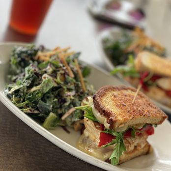 DeVivo's Eatery - Half GF stella and half kale salad... fav lunch combo - New American Near Me - Keller, Texas