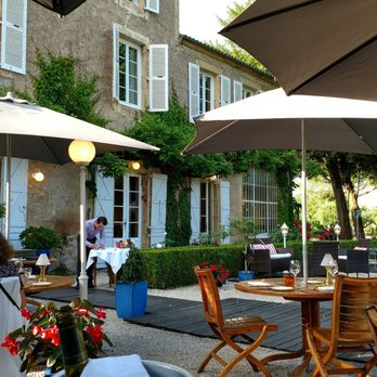 Restaurant La Roseraie - Garden dining - Hotels Near Me - Montignac, 24