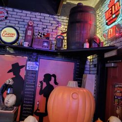 Gary's Grove Lounge - Where the magic happens