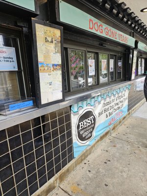 Walter's Hot Dogs by null