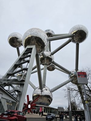 Atomium by null