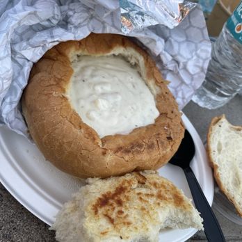 Splash Cafe - Bread Bowl of Clam Chowder - American Near Me - Pismo Beach, California