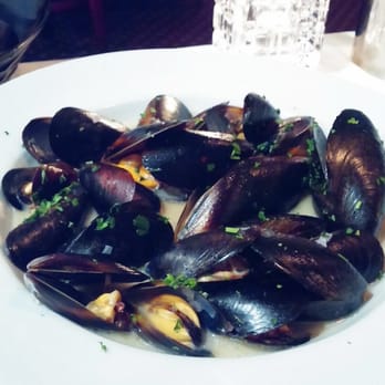 21 Oceanfront - Buttery Broth Mussels - New American Near Me - Newport Beach, California
