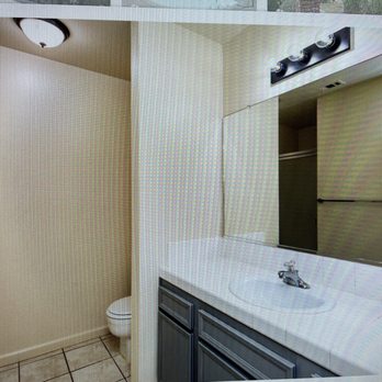 Minnewawa Apartments - Bath - Apartments Near Me - Clovis, California