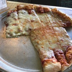 Lindy's Restaurant - Cheese pizza at Lindy's