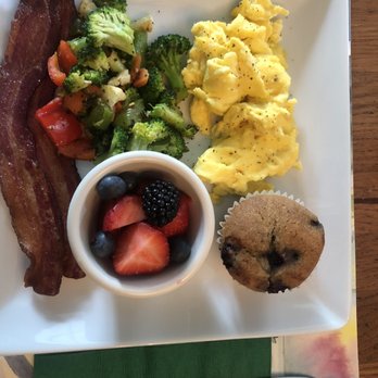 1837 Cobblestone Cottage Bed & Breakfast - Gluten and dairy free: muffin, mixed berries, bacon, scrambled eggs, stir fry vegetables - Bed & Breakfast Near Me - Canandaigua, New York 1837 Cobblestone Cottage Bed & Breakfast - Gluten and dairy free: muffin, mixed berries, bacon, scrambled eggs, stir fry vegetables - Bed & Breakfast Near Me - Canandaigua, New York