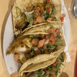 Mariachis - Fish tacos lunch portion
