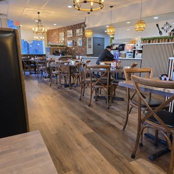 Egg House - Inside - Breakfast & Brunch Near Me - Lombard, Illinois