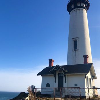 HI-Pigeon Point Lighthouse Hostel - Fixer upper - Hostels Near Me - Pescadero, California